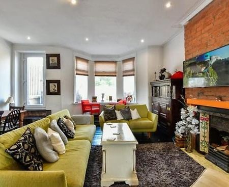 Quirky 4 Bedroom Apartment With Terrace Кардиф Екстериор снимка