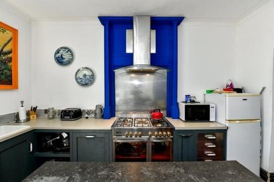 Quirky 4 Bedroom Apartment With Terrace Кардиф Екстериор снимка